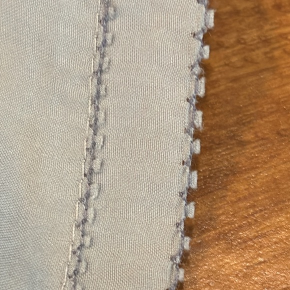 BODEN SILK BLOUSE WOMEN’S SIZE 10 EUC 100% SILK Pale Grey Gray V-Neck Ruffle 🩶 - Picture 14 of 16